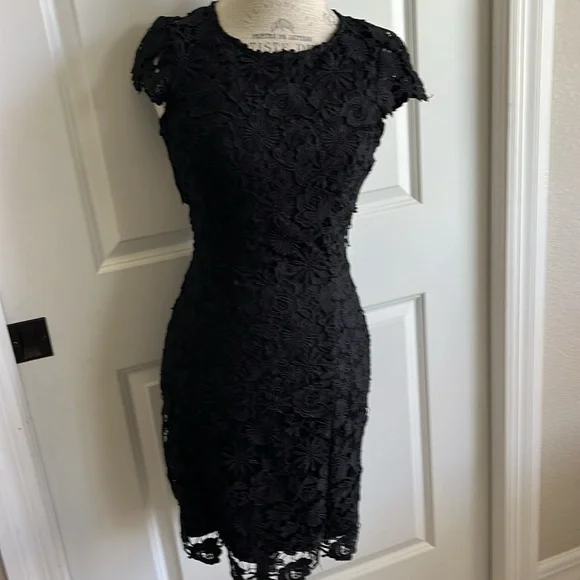 EUC Lulus Black Lace overlay Open-back Dress size small - Picture 3 of 8